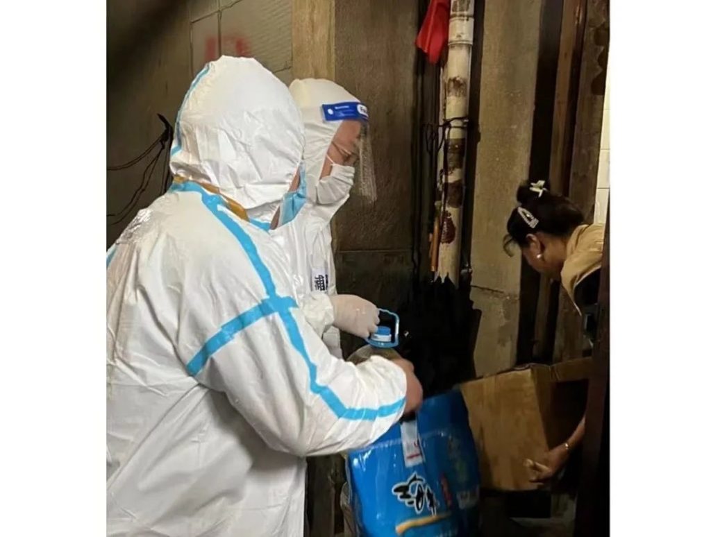 把旧改居民当亲人,他是基地的守“沪”天使!- 把旧改居民当亲人,他是基地的守“沪”天使!-