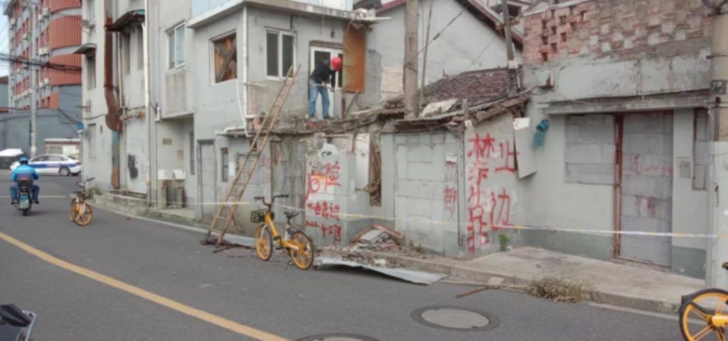 把旧改居民当亲人,他是基地的守“沪”天使!- 把旧改居民当亲人,他是基地的守“沪”天使!-
